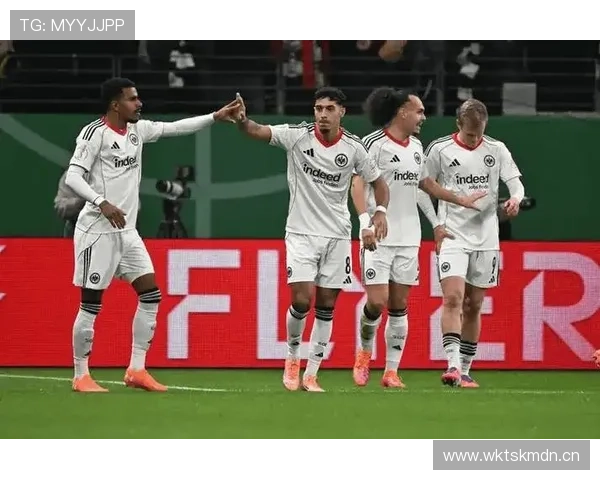 德甲法兰克福足球俱乐部近期表现稳健,竞争力持续提升 德甲法兰克福足球俱乐部近期表现稳健,竞争力持续提升