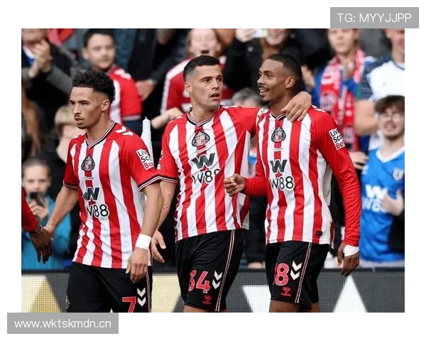 曼城进攻倚重中路,边路隐患逐步反映在攻防转换中 曼城进攻倚重中路,边路隐患逐步反映在攻防转换中