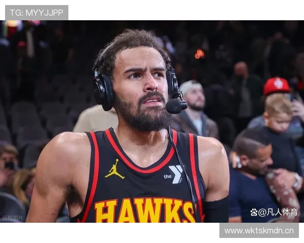 特雷·杨这奢侈，家里送的包比我年终奖还贵吧？